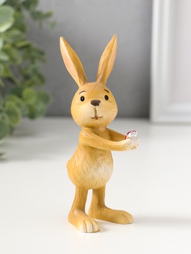 Фигурка полистоун «Зайчик держит красное сердце в лапках», 13 см