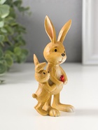 Фигурка полистоун «Зайчик с малышом с красным сердцем в лапках», 13.5 см - Фото 2