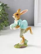 Фигурка полистоун «Зайчик в голубом пиджаке с декоративной капустой», 15 см  (артикул 10927841)  большой выбор товаров оптом и в розницу по низким ценам с доставкой