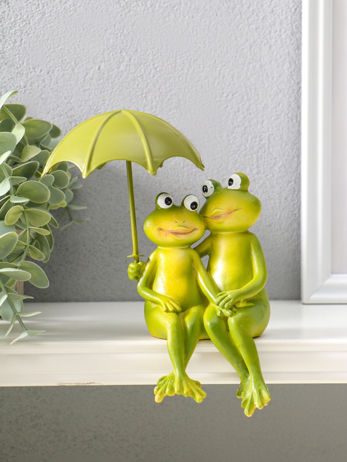 Фигурка настольная полистоун «Влюблённые лягушата под зонтом», на полку, 14 см - Фото 1