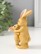 Фигурка полистоун «Мама зайка в цветочном венке обнимает малыша», 15 см  (артикул 10927848)  большой выбор товаров оптом и в розницу по низким ценам с доставкой