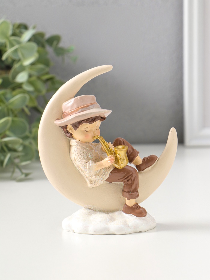 Фигурка полистоун «Мальчик на месяце играет на трубе», 13 см