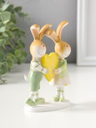 Фигурка полистоун «Зайки-малыши в зелёных нарядах, с большим жёлтым сердцем», 13.5 см  (артикул 10927853)  большой выбор товаров оптом и в розницу по низким ценам с доставкой