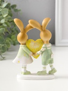 Фигурка полистоун «Зайки-малыши в зелёных нарядах, с большим жёлтым сердцем», 13.5 см  (артикул 10927853)  большой выбор товаров оптом и в розницу по низким ценам с доставкой