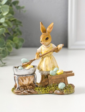 Фигурка полистоун «Зайка в жёлтом платье, красит пасхальные яички», 12.5 см