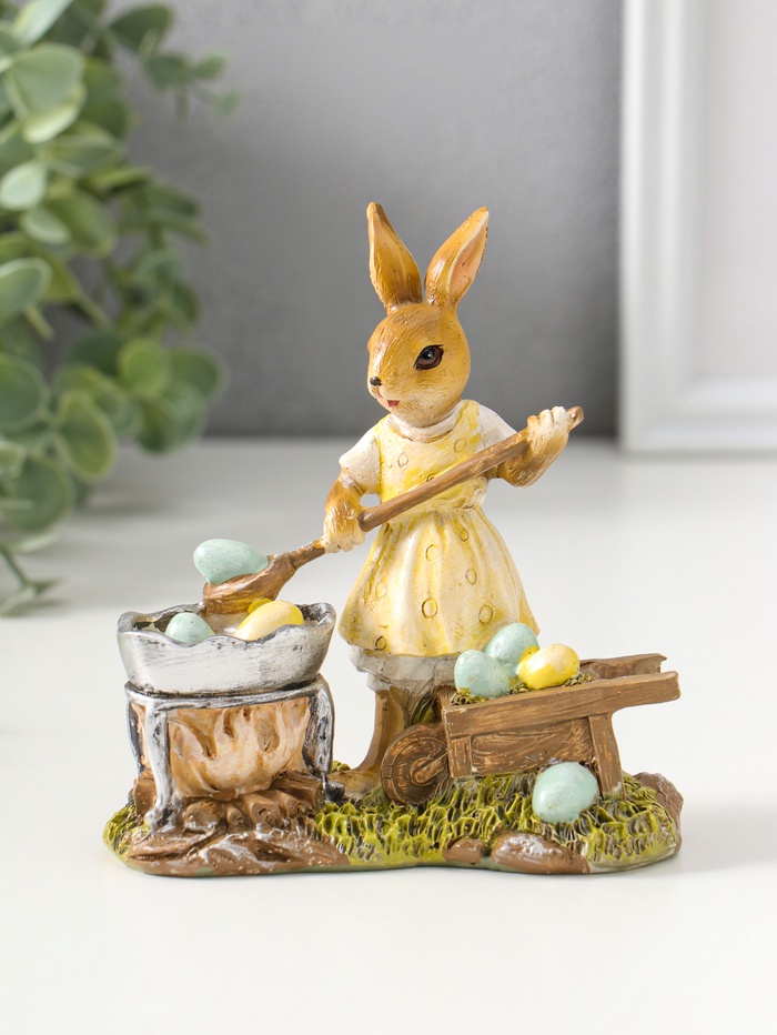 Фигурка полистоун «Зайка в жёлтом платье, красит пасхальные яички», 12.5 см