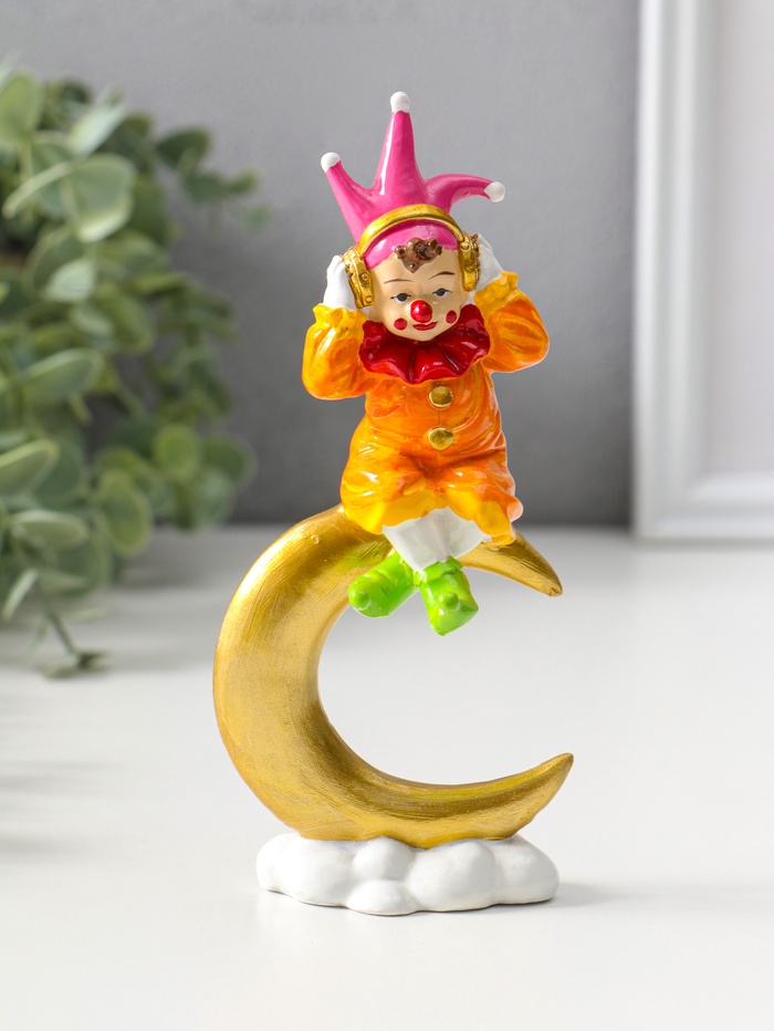 Фигурка полистоун «Клоун в наушниках на золотом месяце», яркий разноцветный, 16.5 см