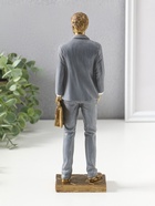 Фигура полистоун «Мужчина-адвокат в сером костюме с портфелем», 24.5 см - Фото 3