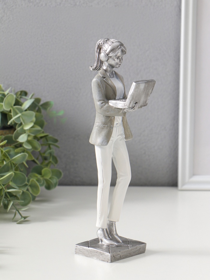 Фигура полистоун «Девушка в бело-сером костюме с компьютером в наушниках», 24 см - Фото 1