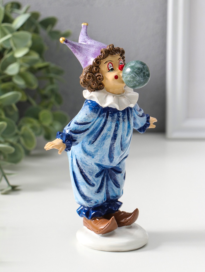 Фигурка полистоун «Клоун надувает шарик», сине-фиолетовый, 16.5 см - Фото 1