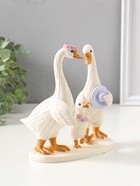 Фигурка полистоун «Семейство лапчатых гусей, с цветочными венками», 16.5 см  (артикул 10927873)  большой выбор товаров оптом и в розницу по низким ценам с доставкой