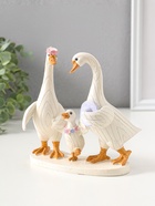 Фигурка полистоун «Семейство лапчатых гусей, с цветочными венками», 16.5 см  (артикул 10927873)  большой выбор товаров оптом и в розницу по низким ценам с доставкой