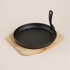 УЦЕНКА Сковорода чугунная на деревянной подставке SL Home, d=25 см, h=3 см, чёрная - Фото 4