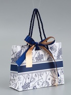 Пакет подарочный ламинированный «Цветы», мрамор, с бантом, 19×15×7 см  (артикул 10935054)  большой выбор товаров оптом и в розницу по низким ценам с доставкой