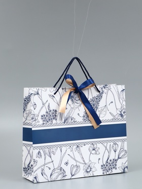 Пакет подарочный ламинированный «Цветы», мрамор, с бантом, 35×30×10 см