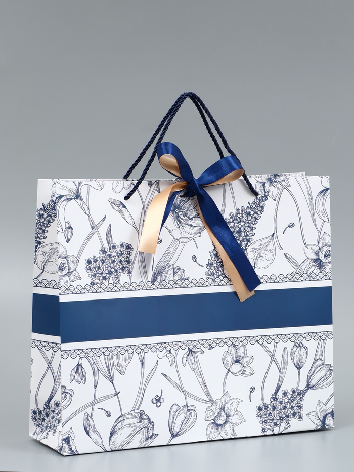 Пакет подарочный ламинированный «Цветы», мрамор, с бантом, 35×30×10 см - Фото 1