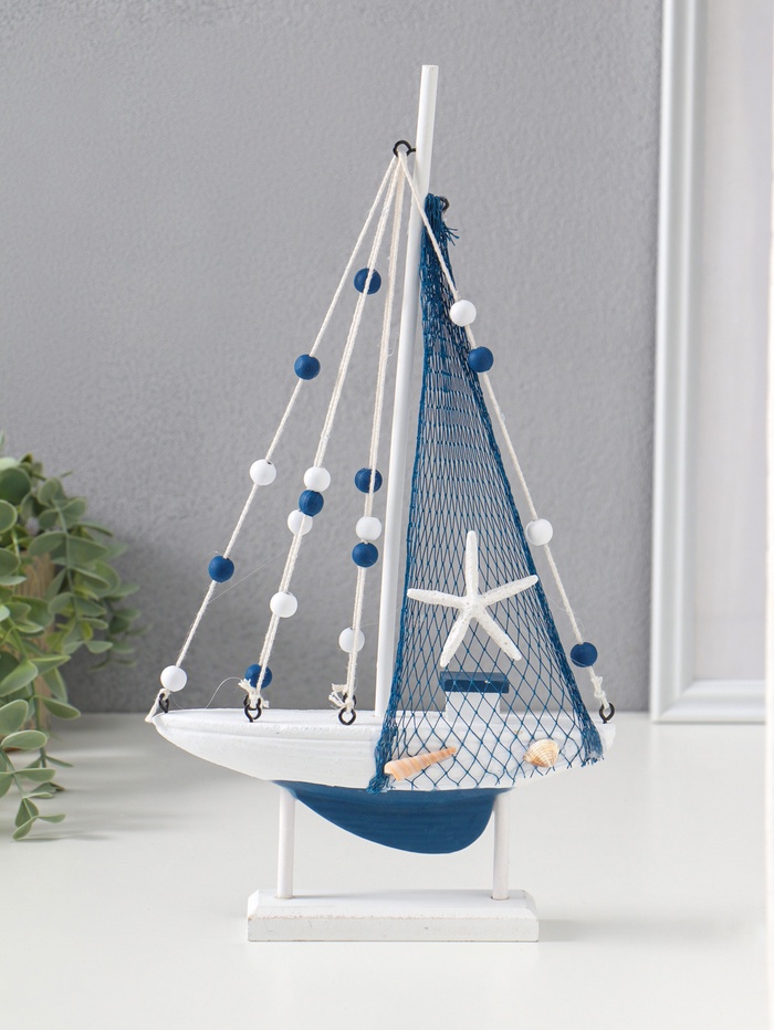 Сувенирная модель корабля дерево «Парусник с морской звездой на парусе», бело-синий, 17.5×4×31 см