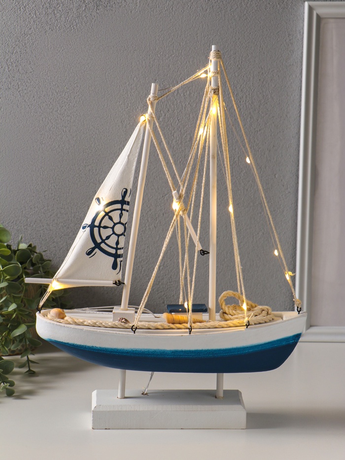 Сувенирная модель корабля светящаяся «Корабль со штурвалом на парусе», дерево, LED-ночник, 2×АА, 28×8.5×39 см