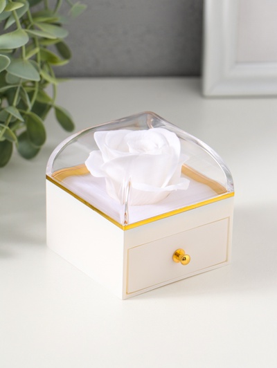 Шкатулка для украшений «Роза в футляре», подарочная, пластик, белая, 6.8×6.8×7.5 см