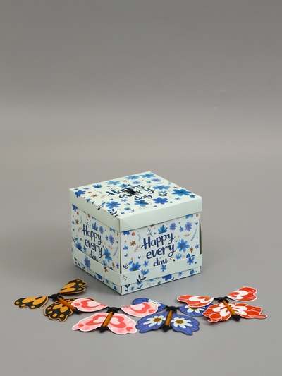 Коробка-сюрприз подарочная «Бабочки. Счастья» с вылетающими бабочками, голубая, 14.5×14.5×12.7 см