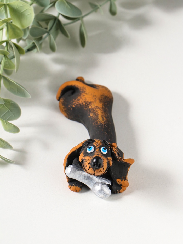 Фигурка «Такса с костью», 4.6×4.5×10.6 см - Фото 1