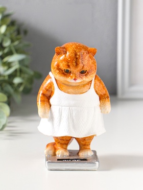 Фигурка полистоун лак «Кошка в белом сарафане стоит на весах», 7.5×7.2×12.5 см
