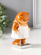 Сувенир полистоун лак "Кошка в белом сарафане стоит на весах" 7,5х7,2х12,5 см - фото 809554105