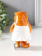 Сувенир полистоун лак "Кошка в белом сарафане стоит на весах" 7,5х7,2х12,5 см - фото 809554106