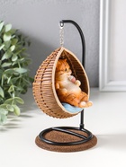 Фигурка полистоун лак «Пухлый кот ест мороженое, в кресле-качели», 11.5×10.5×18 см - Фото 2