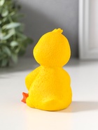 Сувенир полистоун лак "Жёлтый утёнок с красным сердцем" 6,5х6,2х9,5 см  (артикул 10969722)  большой выбор товаров оптом и в розницу по низким ценам с доставкой