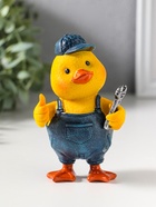 Сувенир полистоун лак "Жёлтый утёнок - мастер на все руки" 7,5х6,5х12 см - фото 809554150
