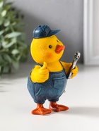 Сувенир полистоун лак "Жёлтый утёнок - мастер на все руки" 7,5х6,5х12 см - фото 809554151