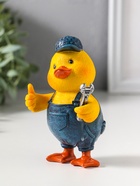 Сувенир полистоун лак "Жёлтый утёнок - мастер на все руки" 7,5х6,5х12 см - фото 809554153