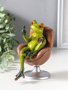 Сувенир полистоун лак "Лягуха показывает средний палец, в кресле" крутится 13х8,7х14 см  (артикул 10969726)  большой выбор товаров оптом и в розницу по низким ценам с доставкой