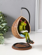 Сувенир полистоун лак "Лягуха в кресле-качеле" 12х11х18 см - фото 809554161