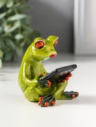 Сувенир полистоун лак "Лягушонок с планшетом" 7,5х7х7,3 см - фото 809554166