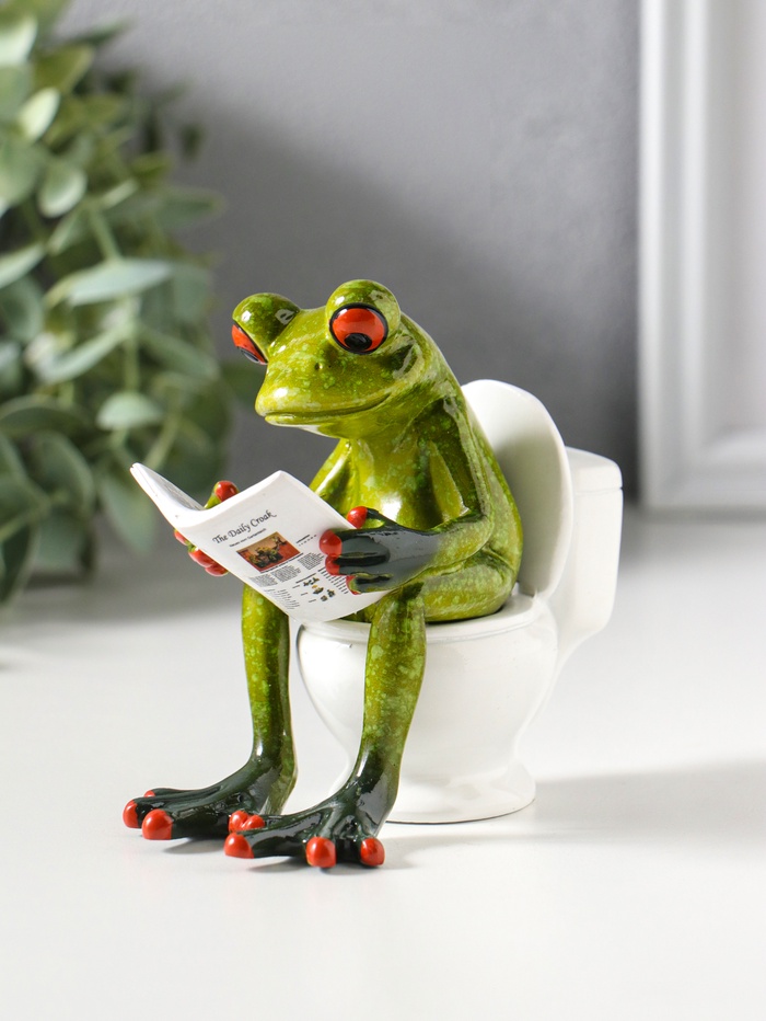 Фигурка полистоун лак «Лягушонок на унитазе с журналом», 10.5×6×10.5 см - Фото 1