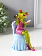 Сувенир полистоун лак "Лягуха в розовом платье наводит марафет" 8,5х8,5х14,8 см - фото 809554175
