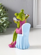 Сувенир полистоун лак "Лягуха в розовом платье наводит марафет" 8,5х8,5х14,8 см - фото 809554177