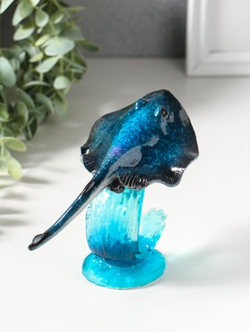 Фигурка полистоун лак «Морской скат на волне», синий, 13.2×9.5×11.5 см