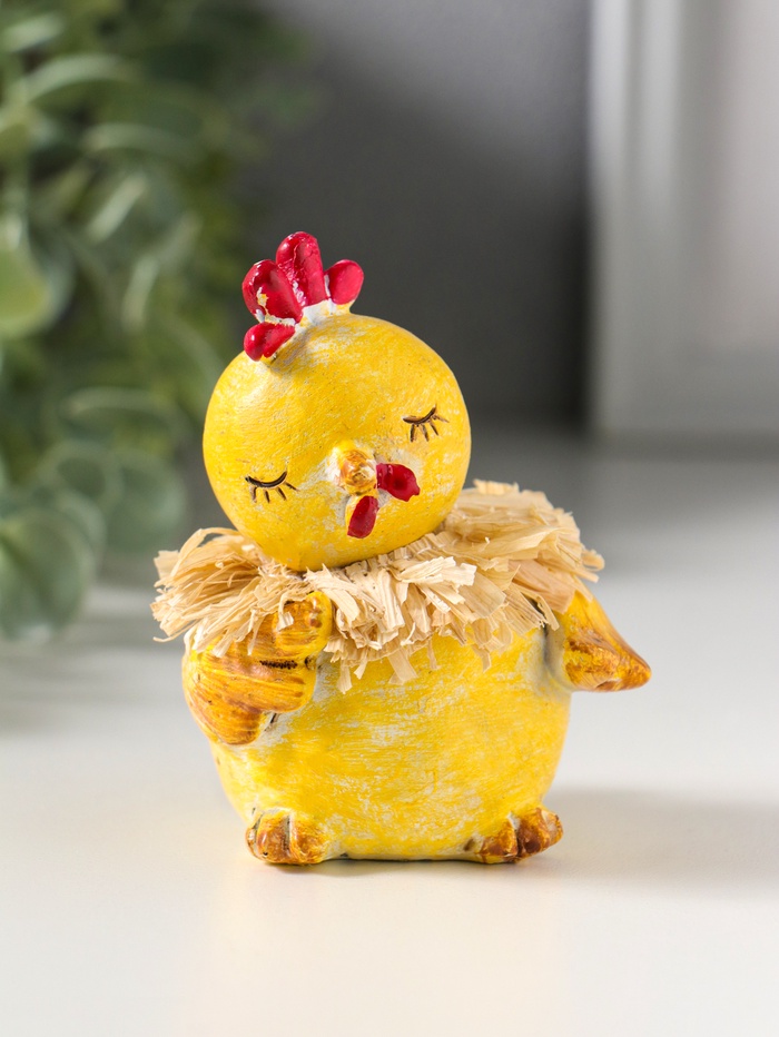Фигурка полистоун «Жёлтый цыплёнок с соломенным венком», 7×7×8 см - Фото 1