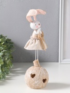 Сувенир полистоун свет "Зайка в льняном платье на шаре" 2хLR44 8,5х8,5х26 см - фото 809554402
