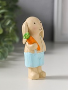 Сувенир полистоун "Зайчик в голубых шортиках на лямках, с морковкой" 5х3х9,5 см - фото 809554417