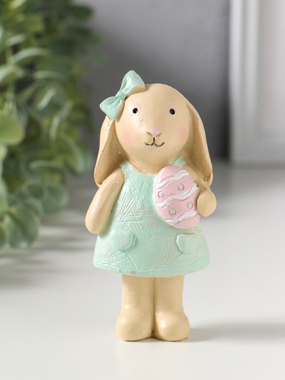 Фигурка полистоун «Зайка в платьице, с пасхальным яичком», 4.8×2.8×10 см