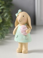 Сувенир полистоун "Зайка в платьице, с пасхальным яичком" 4,8х2,8х10 см - фото 809554424