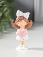 Сувенир полистоун "Девочка с большим бантом в волосах, держит сердце" 4,7х3х9 см - фото 809554426