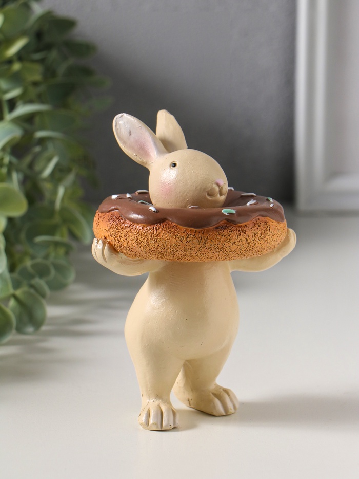 Фигурка полистоун «Зайчик с пончиком в глазури на шее», 8.8×7.8×12 см