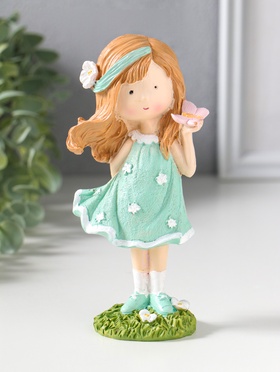 Фигурка полистоун «Малышка в зелёном платье с цветами, с бабочкой на ладоне», 7.5×5×15.5 см