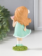 Сувенир полистоун "Малышка в зелёном платье с цветами, с бабочкой на ладоне" 7,5х5х15,5 см   1092989  (артикул 10929899)  большой выбор товаров оптом и в розницу по низким ценам с доставкой
