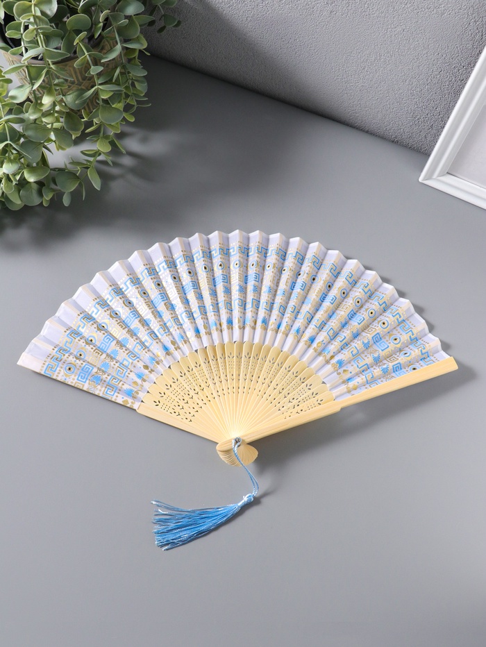 Веер складной с кисточкой «Греческий орнамент», белый с золотом, 23 см - Фото 1